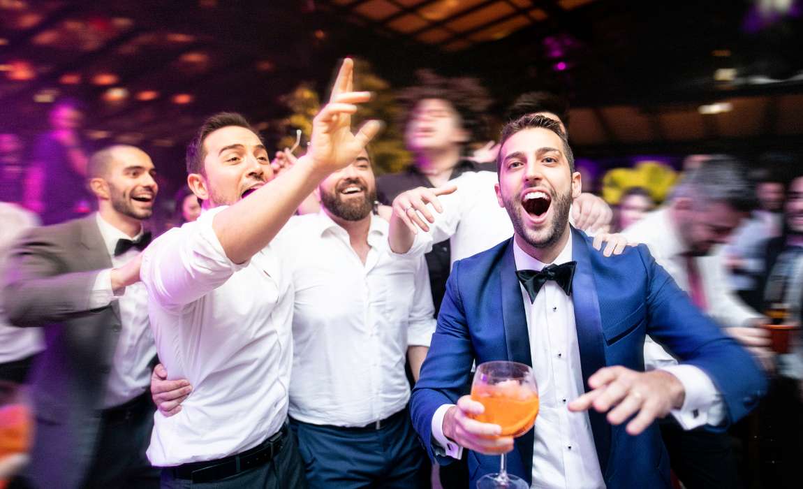 רקדנים סמויים לחתונה
